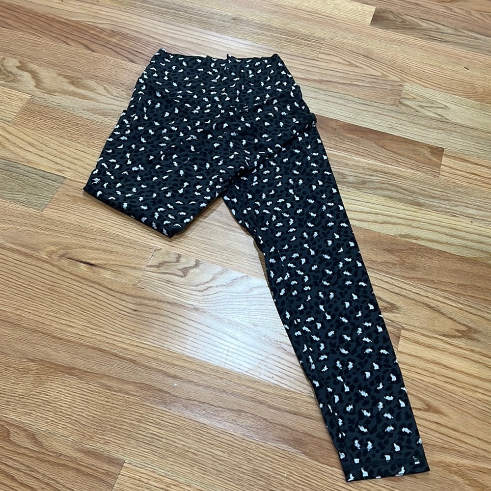 Aerie black cheetah cross waist leggings